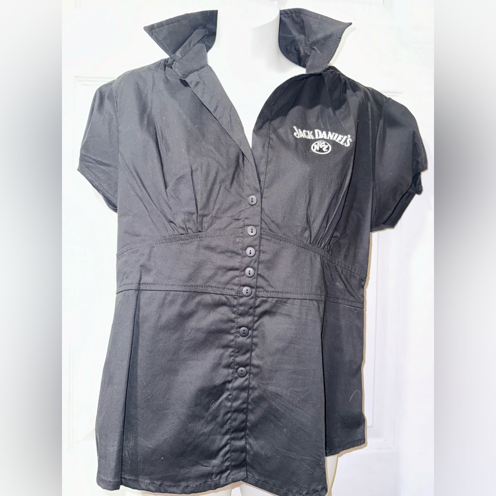 Vintage Jack Daniel’s Women’s fitted button down shirt size Medium Old No 7